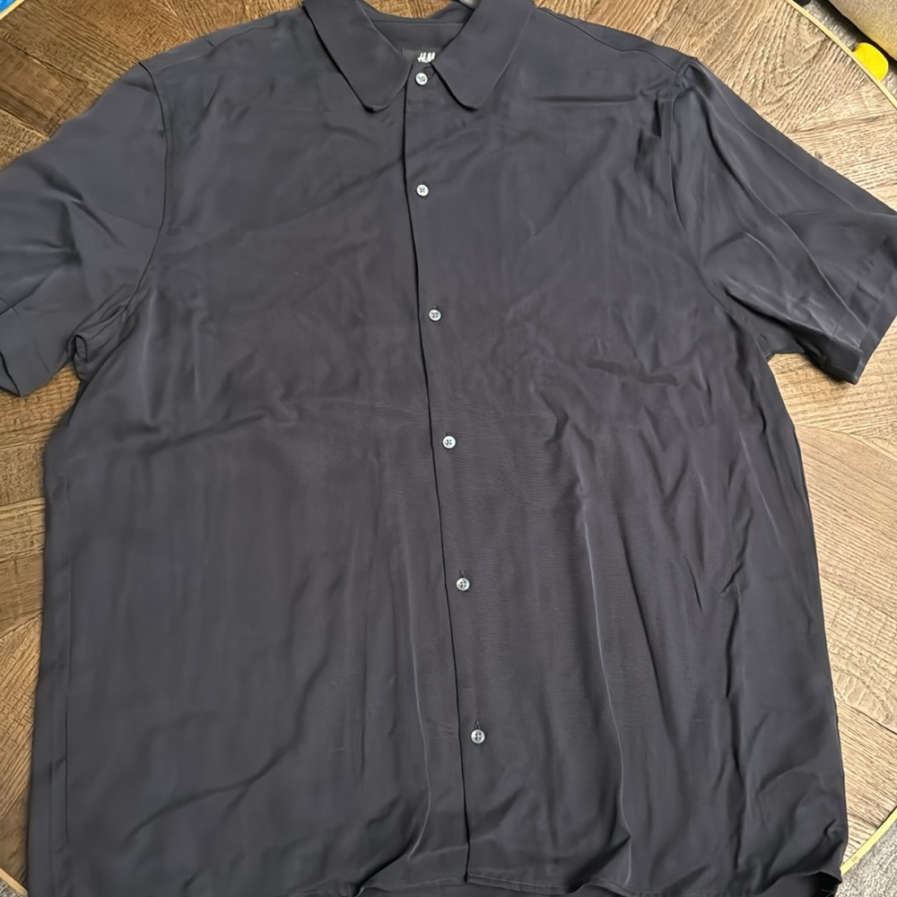 Size xl button up short sleeve - Picture 3 of 3